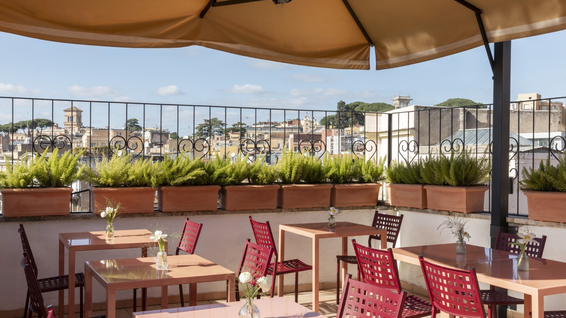 Accessible terrace with a view of central Rome - Barberini Retreat Boutique Hotel, BZAR hotels Rome